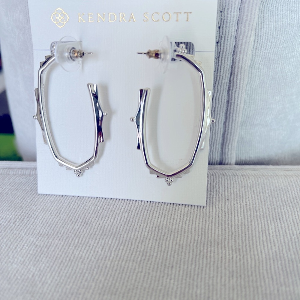 NWT Kendra Scott Silver Baroque Earrings - Picture 3 of 4